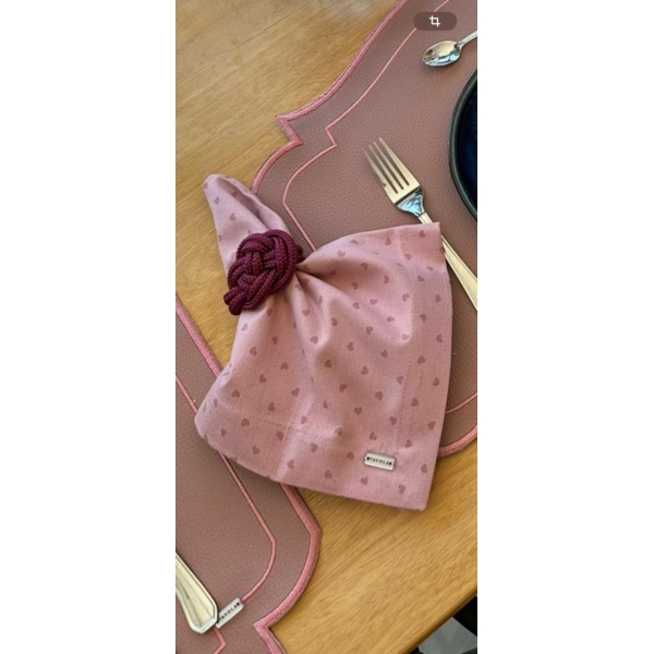 Guardanapo de Linho Rosa com Corações